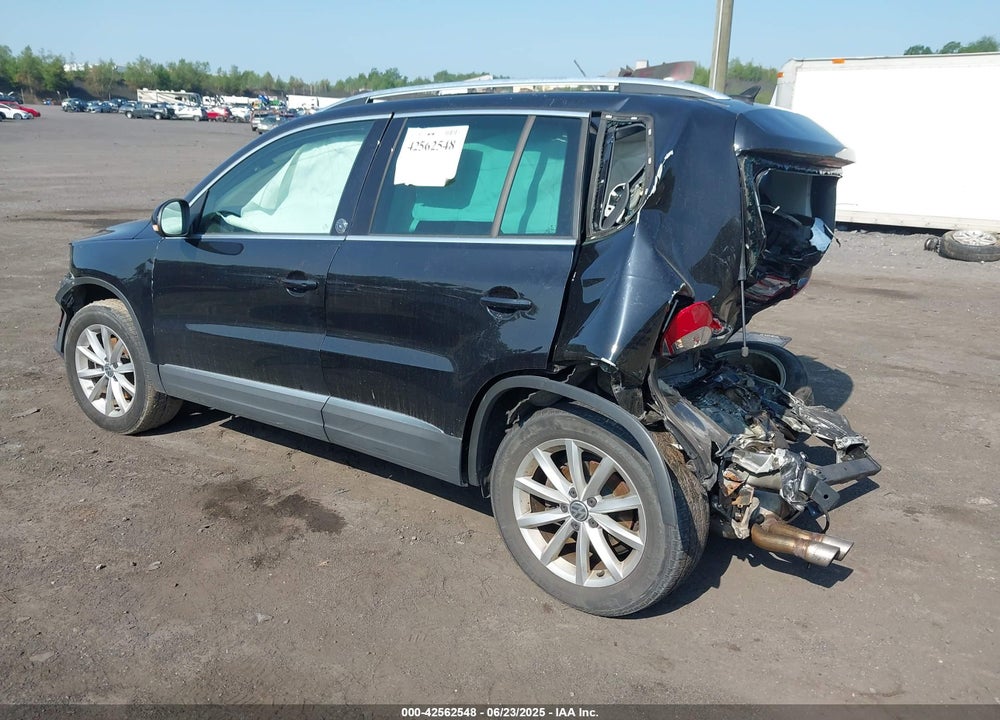 2017 VOLKSWAGEN TIGUAN VIN: WVGSV7AX8HK028638