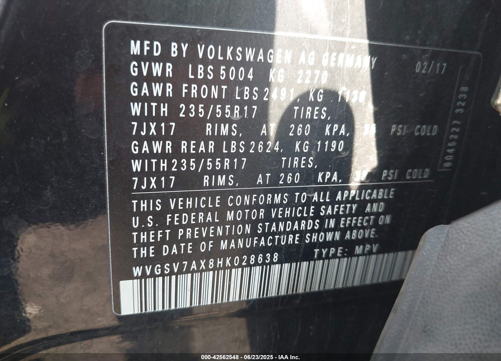 2017 VOLKSWAGEN TIGUAN VIN: WVGSV7AX8HK028638