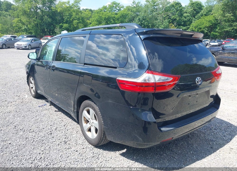 2017 TOYOTA SIENNA LE 8 PASSENGER VIN: 5TDKZ3DC6HS835498