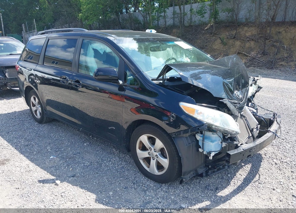 2017 TOYOTA SIENNA LE 8 PASSENGER VIN: 5TDKZ3DC6HS835498