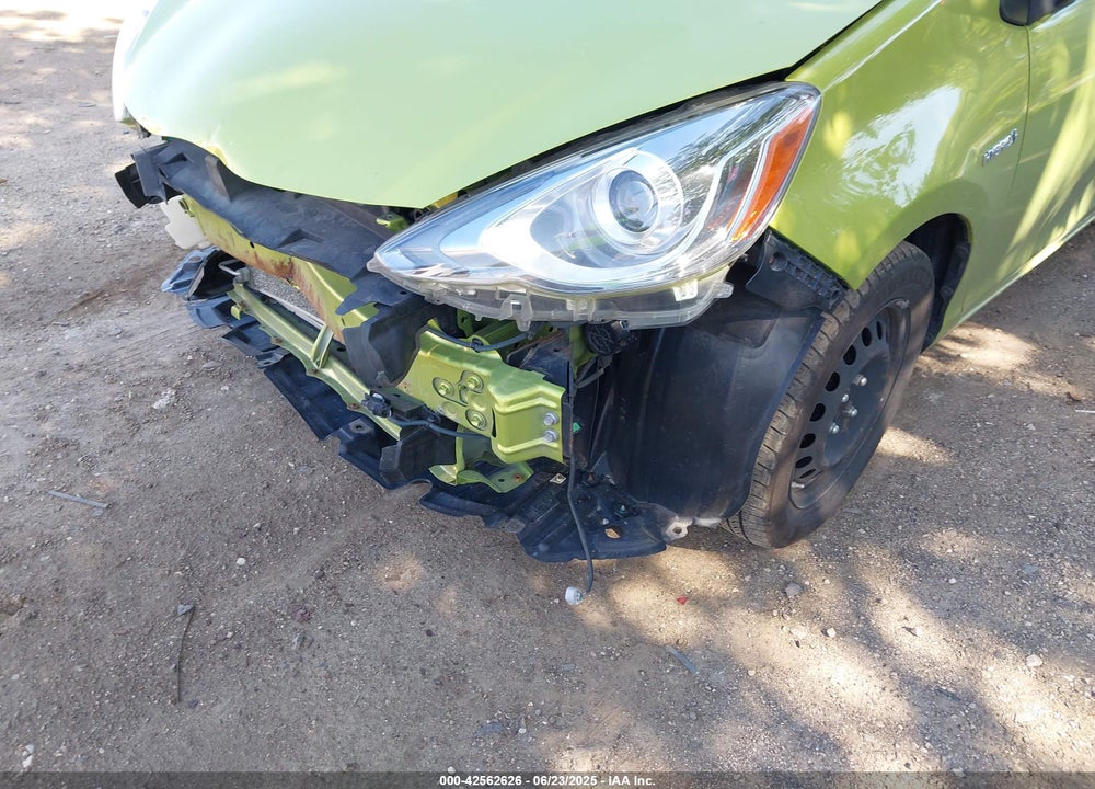 2015 TOYOTA PRIUS C TWO VIN: JTDKDTB38F1104969