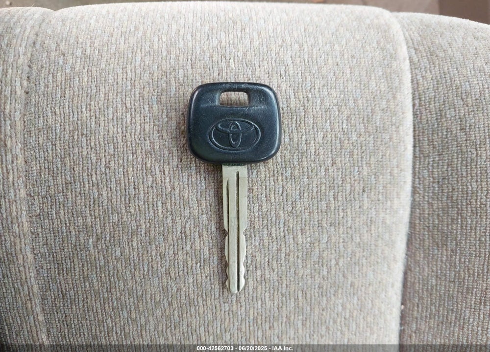 2001 TOYOTA CAMRY LE VIN: 4T1BG22K61U826274