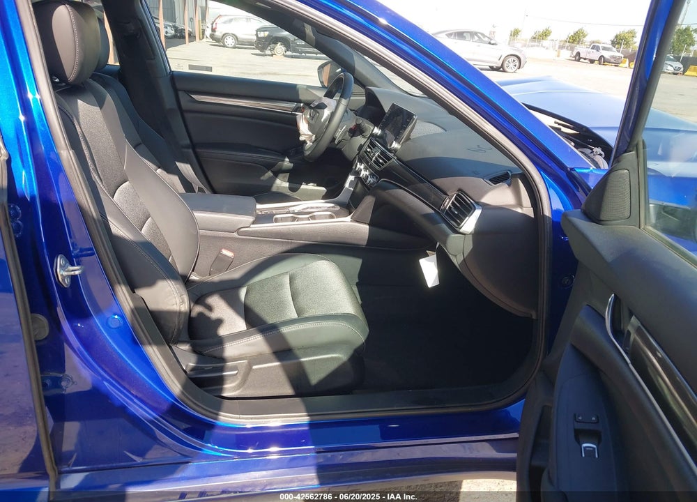 2018 HONDA ACCORD VIN: 1HGCV2F34JA051557