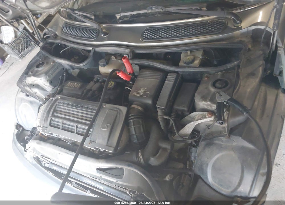 2006 MINI COOPER S VIN: WMWRE33526TN25776