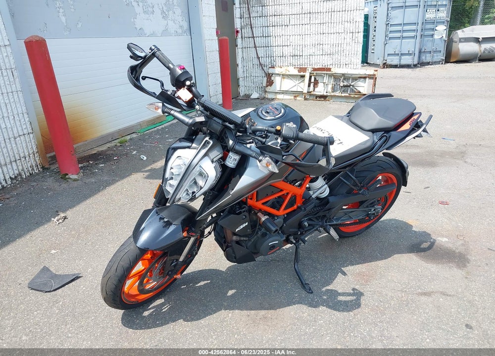2022 KTM 390 DUKE VIN: MD2JPJ404NC233282
