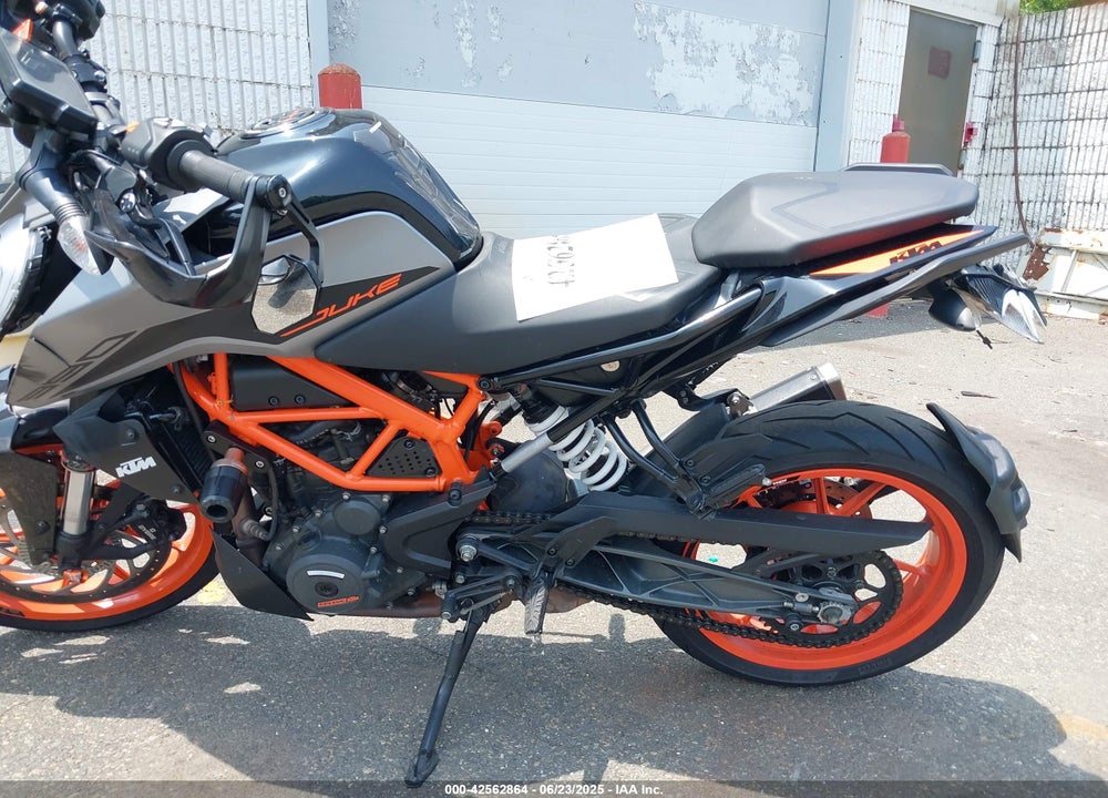 2022 KTM 390 DUKE VIN: MD2JPJ404NC233282