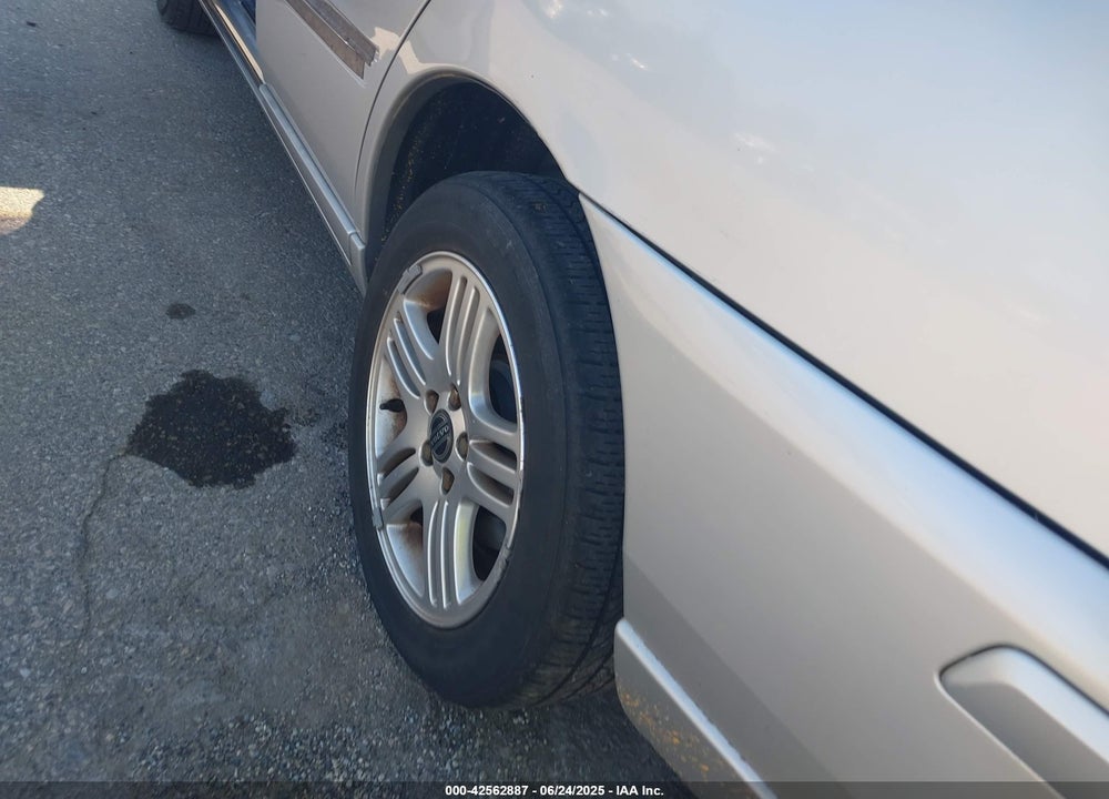 2005 VOLVO S60 2.5T AWD VIN: YV1RH592X52478479