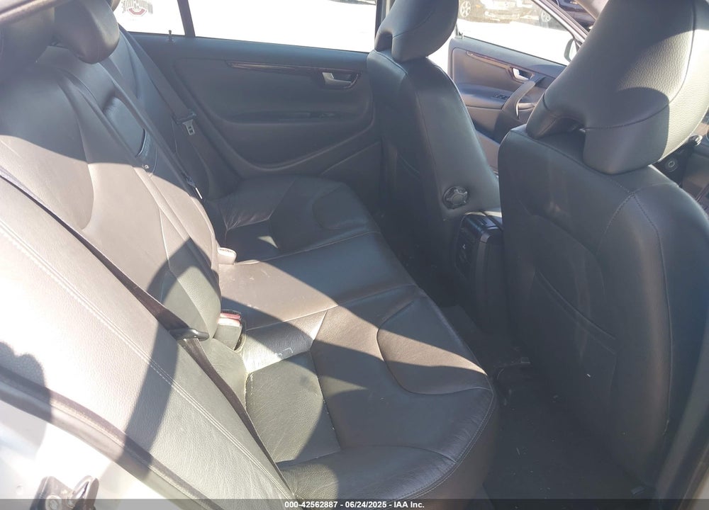 2005 VOLVO S60 2.5T AWD VIN: YV1RH592X52478479
