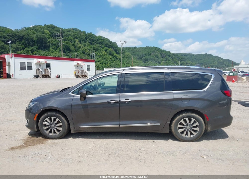2020 CHRYSLER PACIFICA TOURING L PLUS VIN: 2C4RC1EG9LR229748