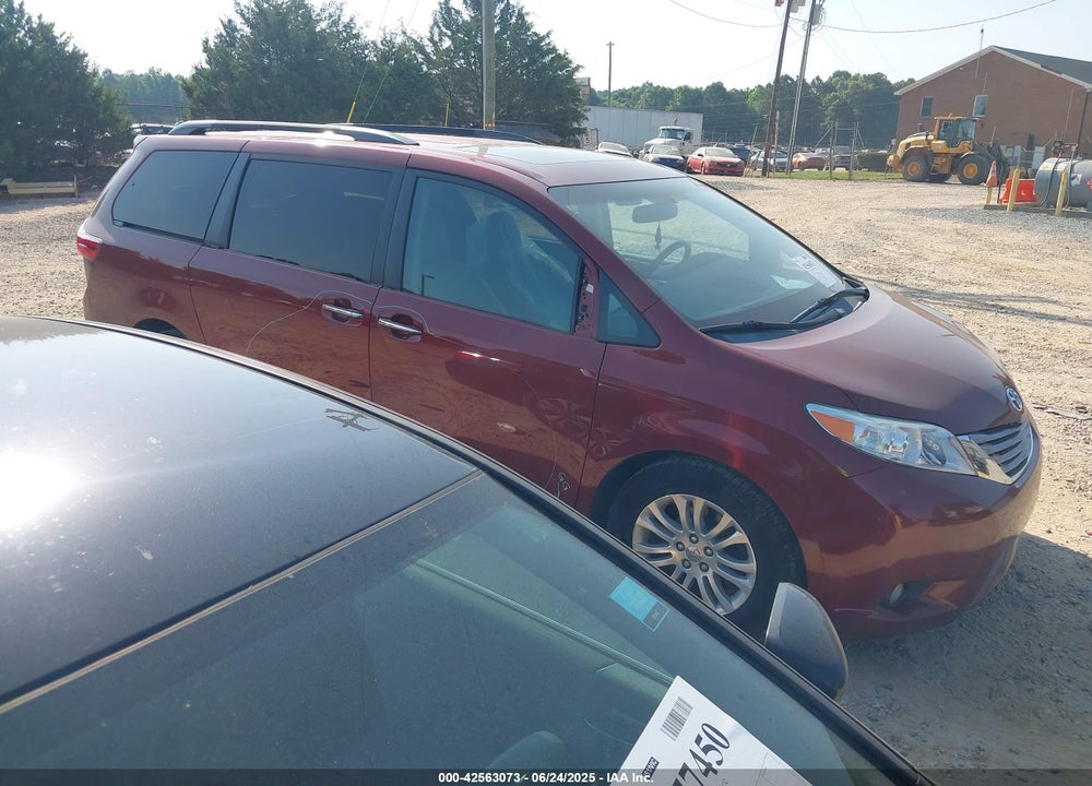 2016 TOYOTA SIENNA XLE 8 PASSENGER VIN: 5TDYK3DC7GS701595