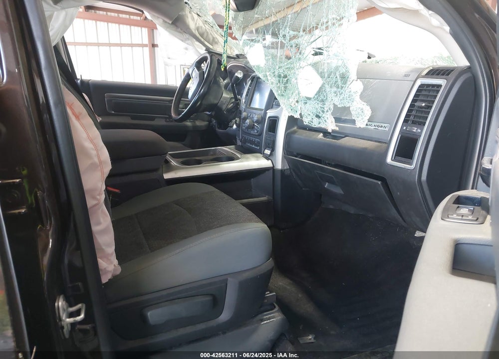 2017 RAM 2500 BIG HORN 4X4 6'4 BOX VIN: 3C6UR5DL7HG537102