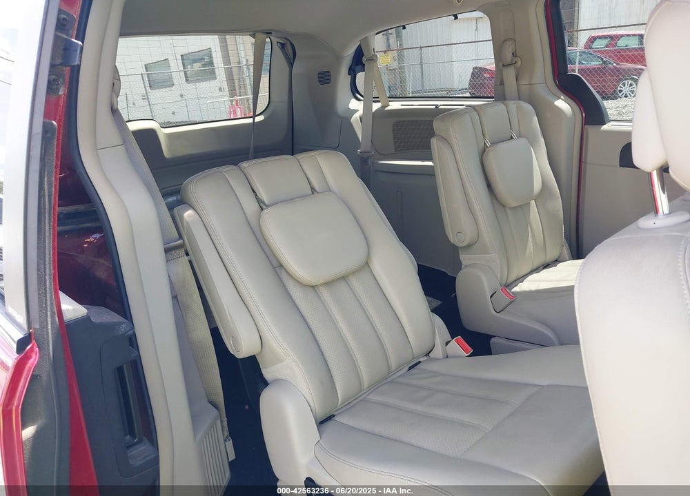 2013 CHRYSLER TOWN & COUNTRY VIN: 2C4RC1CG6DR767103