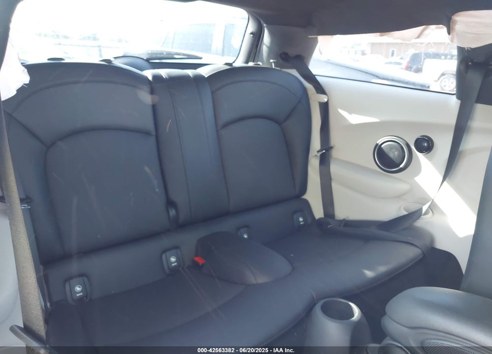 2015 MINI HARDTOP VIN: WMWXP7C51F2A40742