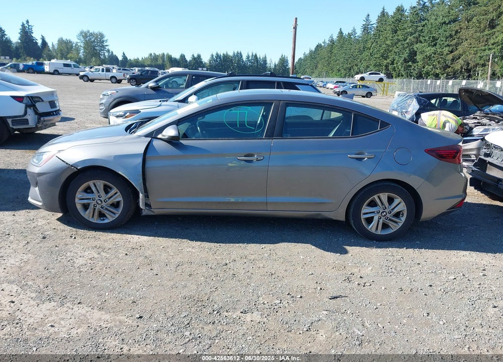 2019 HYUNDAI ELANTRA VIN: 5NPD84LF4KH450189