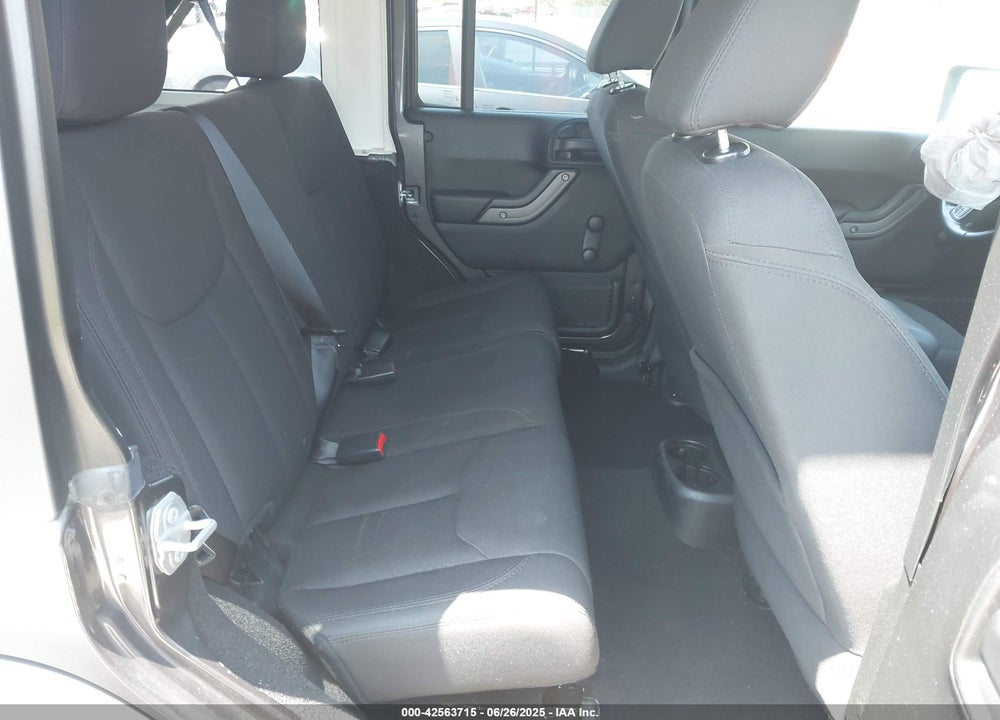 2017 JEEP WRANGLER UNLIMITED SPORT 4X4 VIN: 1C4BJWDG0HL605047
