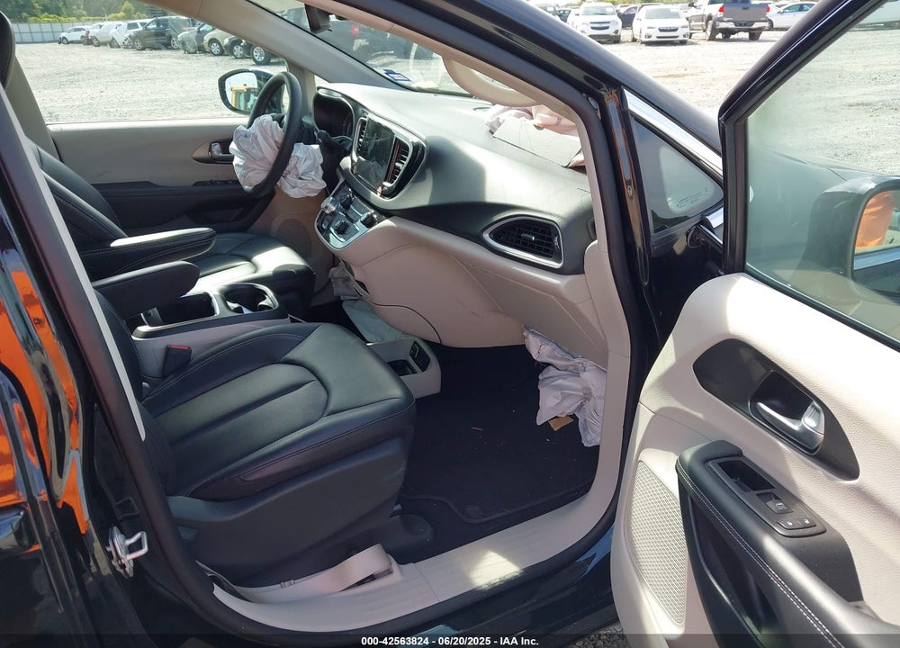 2024 CHRYSLER PACIFICA TOURING L VIN: 2C4RC1BG4RR143812