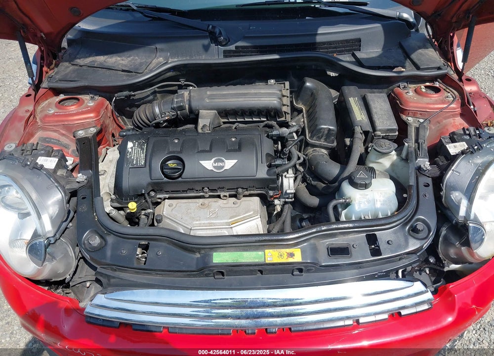 2011 MINI COOPER VIN: WMWSU3C55BT181956