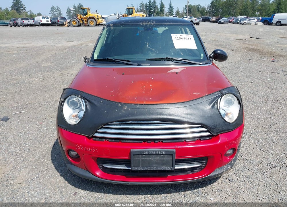 2011 MINI COOPER VIN: WMWSU3C55BT181956