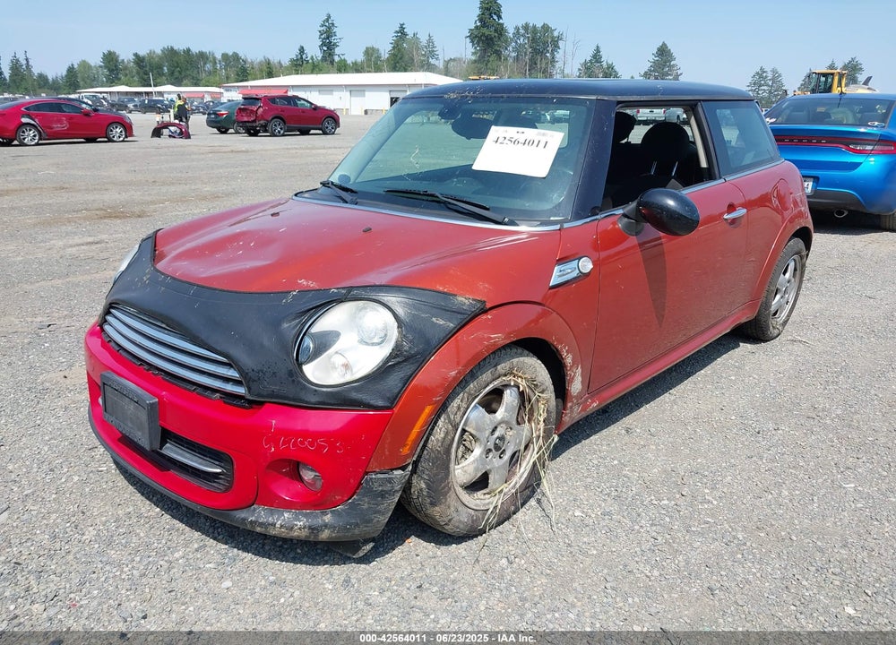 2011 MINI COOPER VIN: WMWSU3C55BT181956