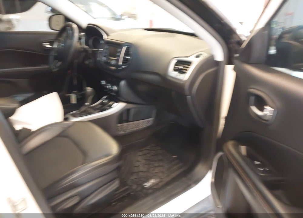 2018 JEEP COMPASS VIN: 3C4NJDBBXJT349731