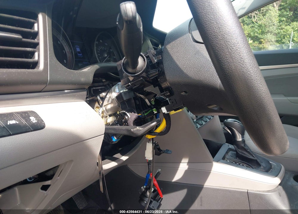 2020 HYUNDAI ELANTRA VIN: 5NPD84LF7LH624290