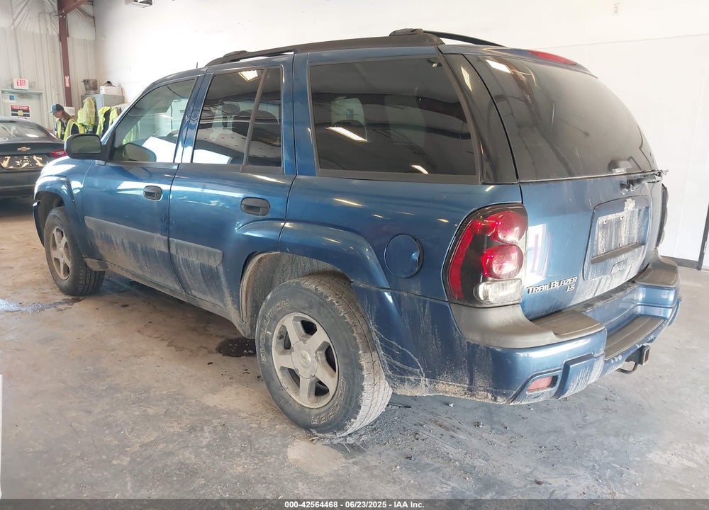 2005 CHEVROLET TRAILBLAZER LS VIN: 1GNDT13S852367386
