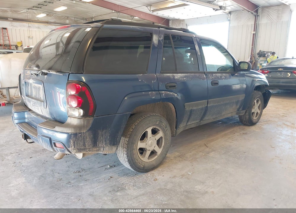 2005 CHEVROLET TRAILBLAZER LS VIN: 1GNDT13S852367386