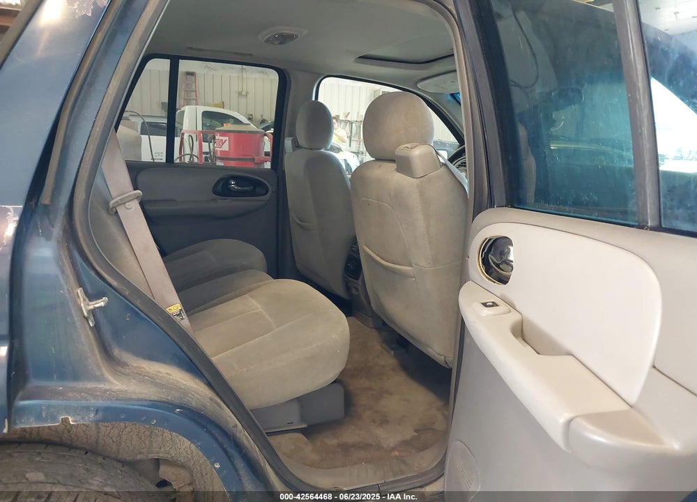 2005 CHEVROLET TRAILBLAZER LS VIN: 1GNDT13S852367386