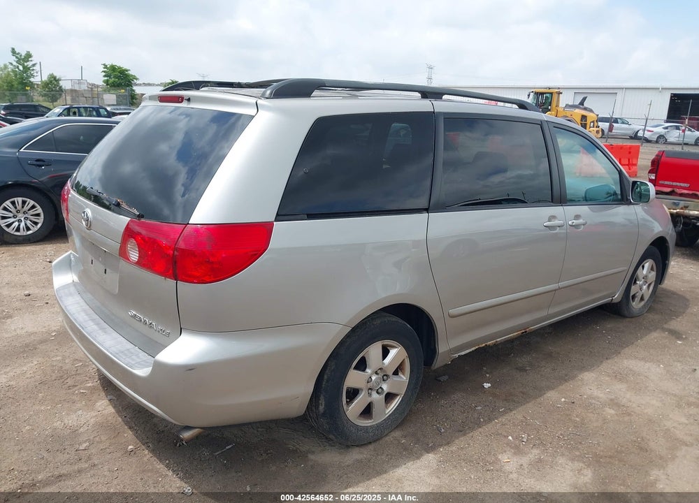 2007 TOYOTA SIENNA XLE VIN: 5TDZK22C27S043234