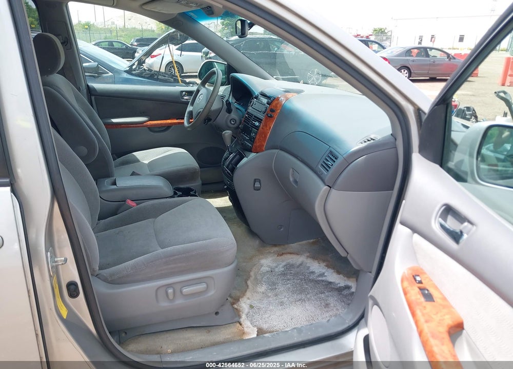 2007 TOYOTA SIENNA XLE VIN: 5TDZK22C27S043234