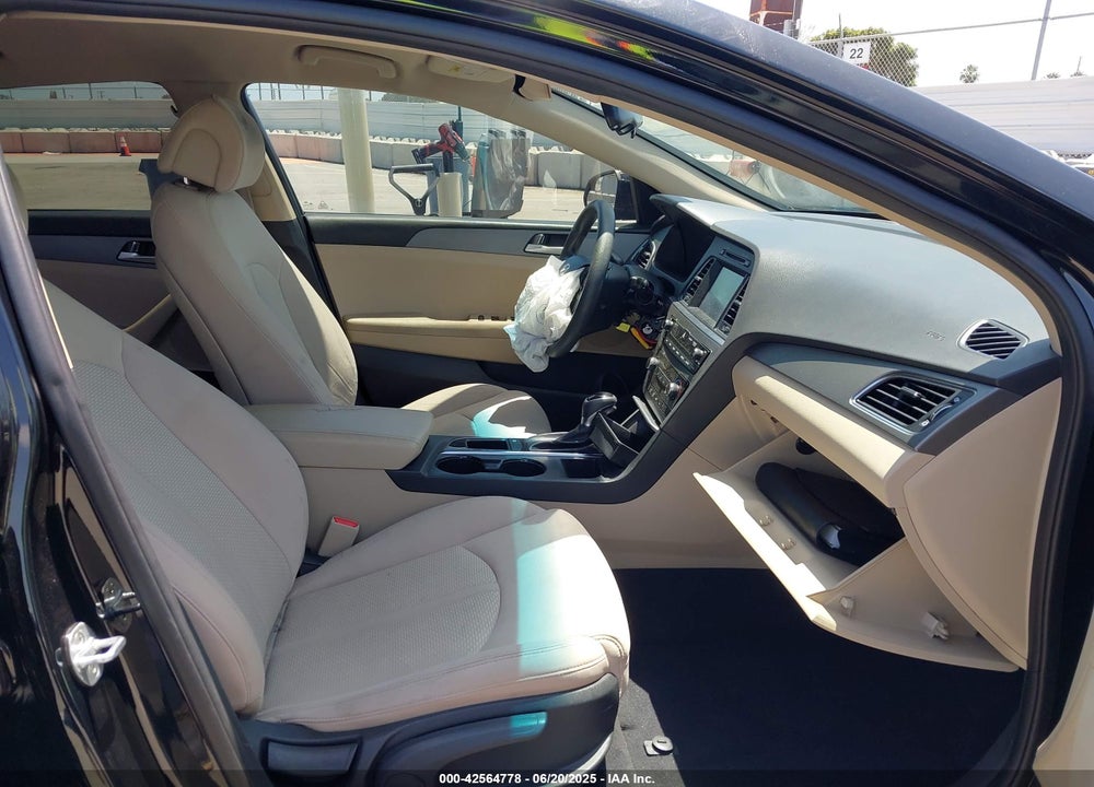 2017 HYUNDAI SONATA VIN: 5NPE24AF5HH575428