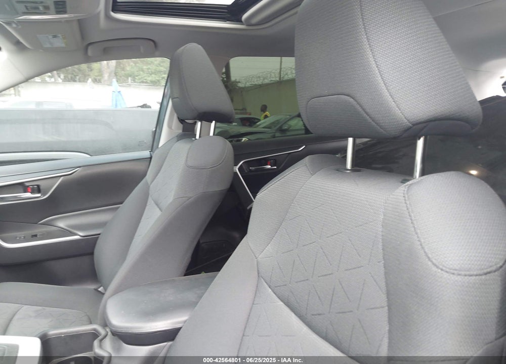 2022 TOYOTA RAV4 XLE VIN: 2T3W1RFV3NC181307