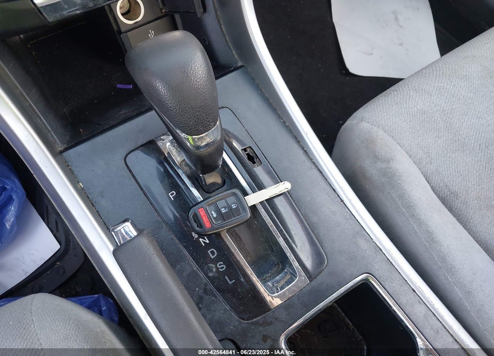 2013 HONDA ACCORD LX VIN: 1HGCR2F31DA005323