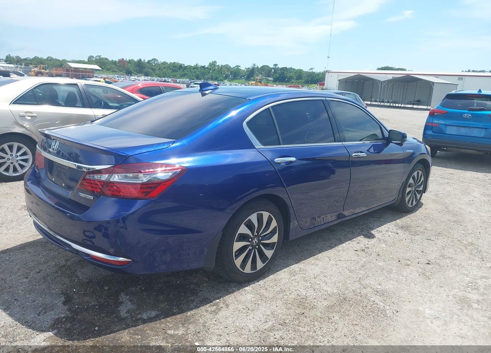 2017 HONDA ACCORD VIN: JHMCR6F54HC010483