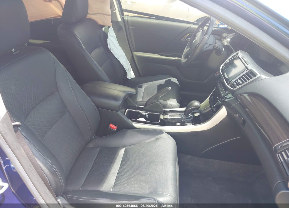2017 HONDA ACCORD VIN: JHMCR6F54HC010483