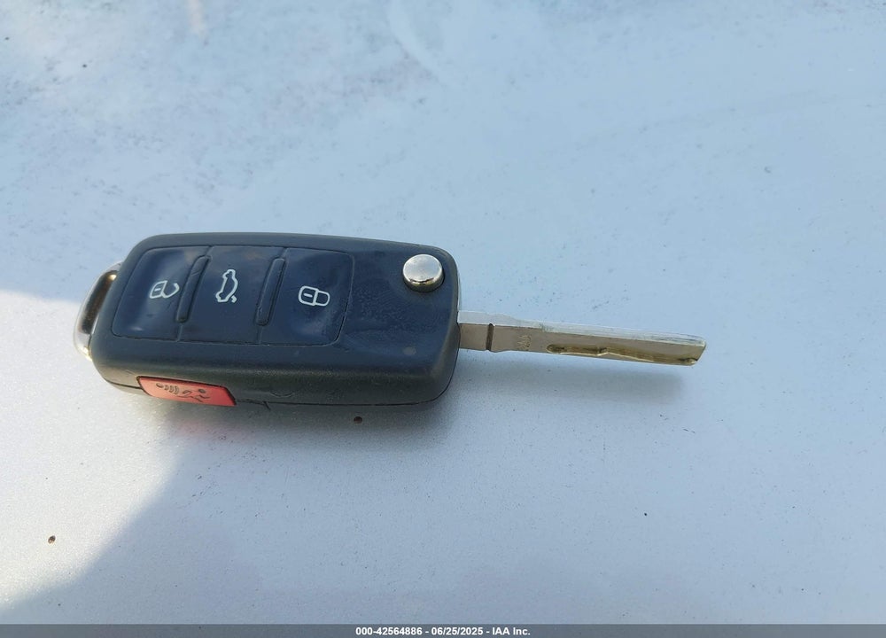 2012 VOLKSWAGEN JETTA VIN: 3VWDX7AJ4CM061850