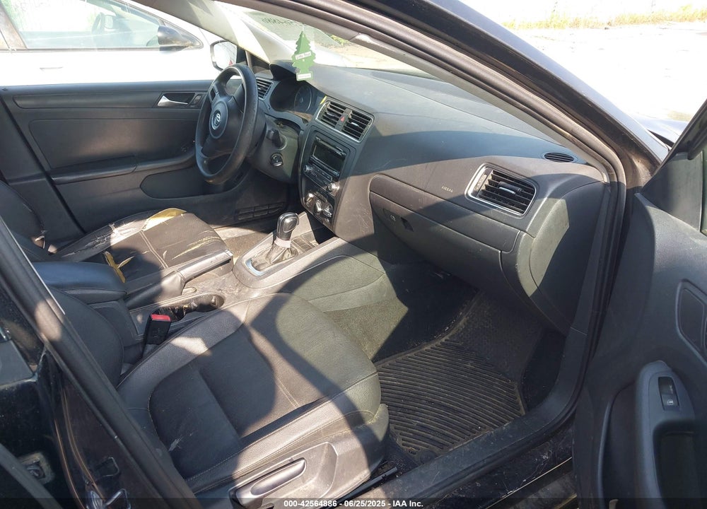 2012 VOLKSWAGEN JETTA VIN: 3VWDX7AJ4CM061850