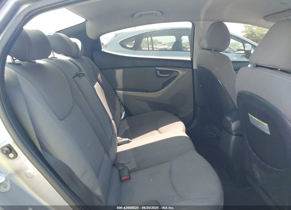 2015 HYUNDAI ELANTRA VIN: KMHDH4AE7FU303950