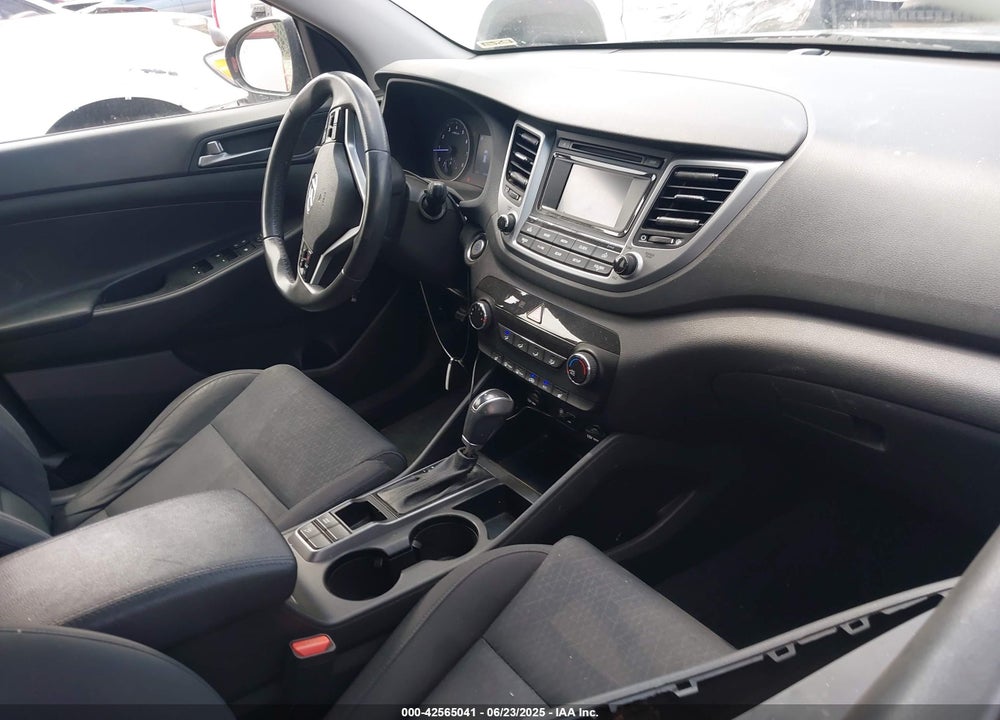 2017 HYUNDAI TUCSON VIN: KM8J33A2XHU491724