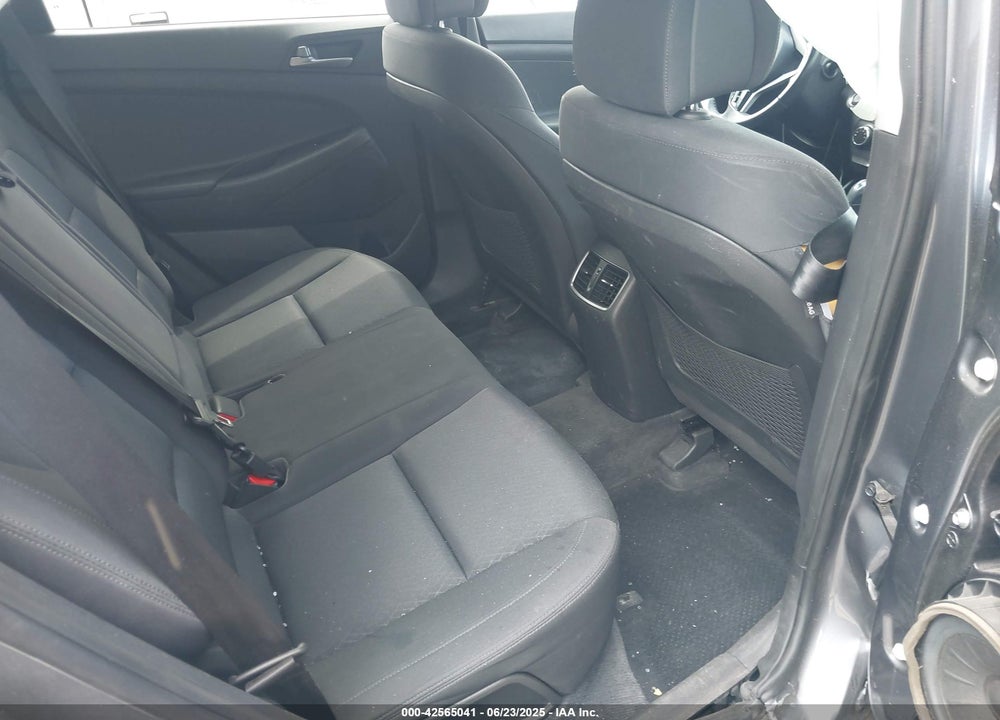 2017 HYUNDAI TUCSON VIN: KM8J33A2XHU491724