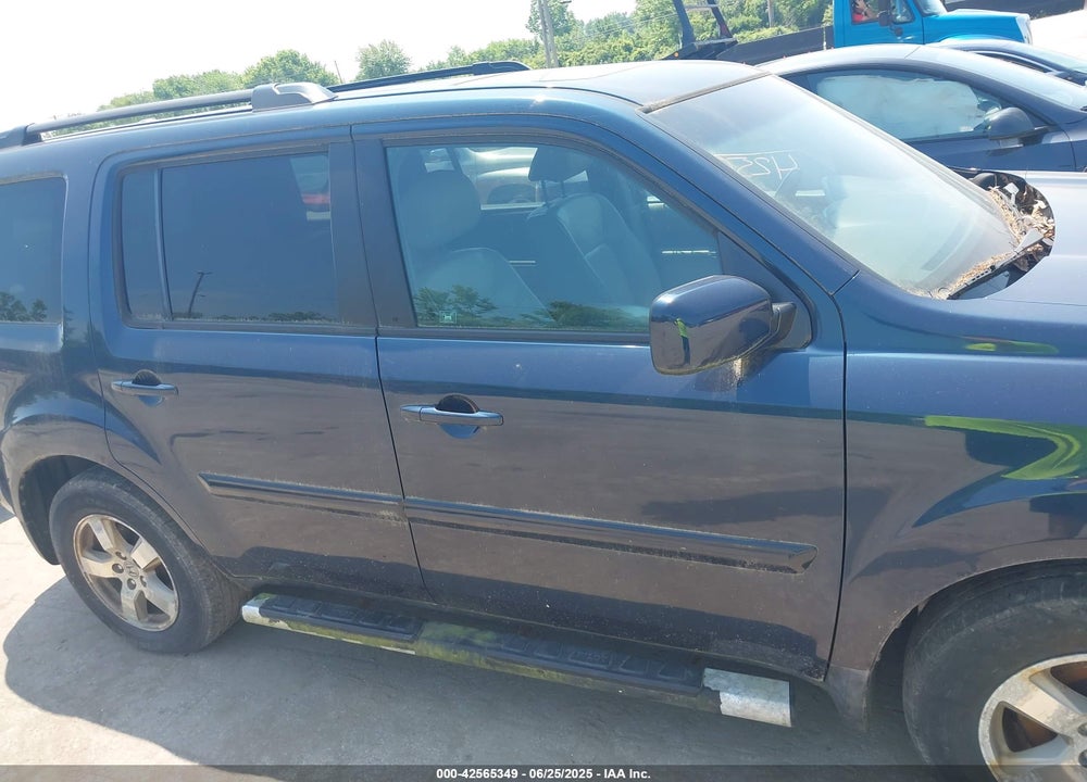 2011 HONDA PILOT VIN: 5FNYF4H58BB074120