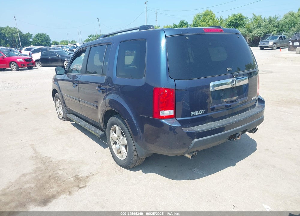 2011 HONDA PILOT VIN: 5FNYF4H58BB074120