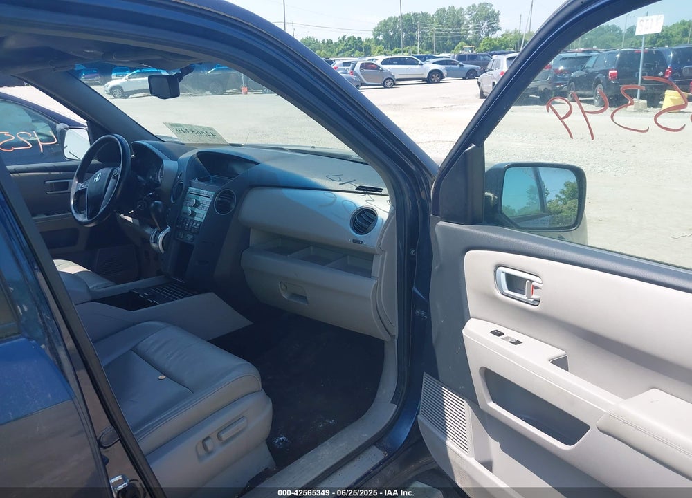 2011 HONDA PILOT VIN: 5FNYF4H58BB074120