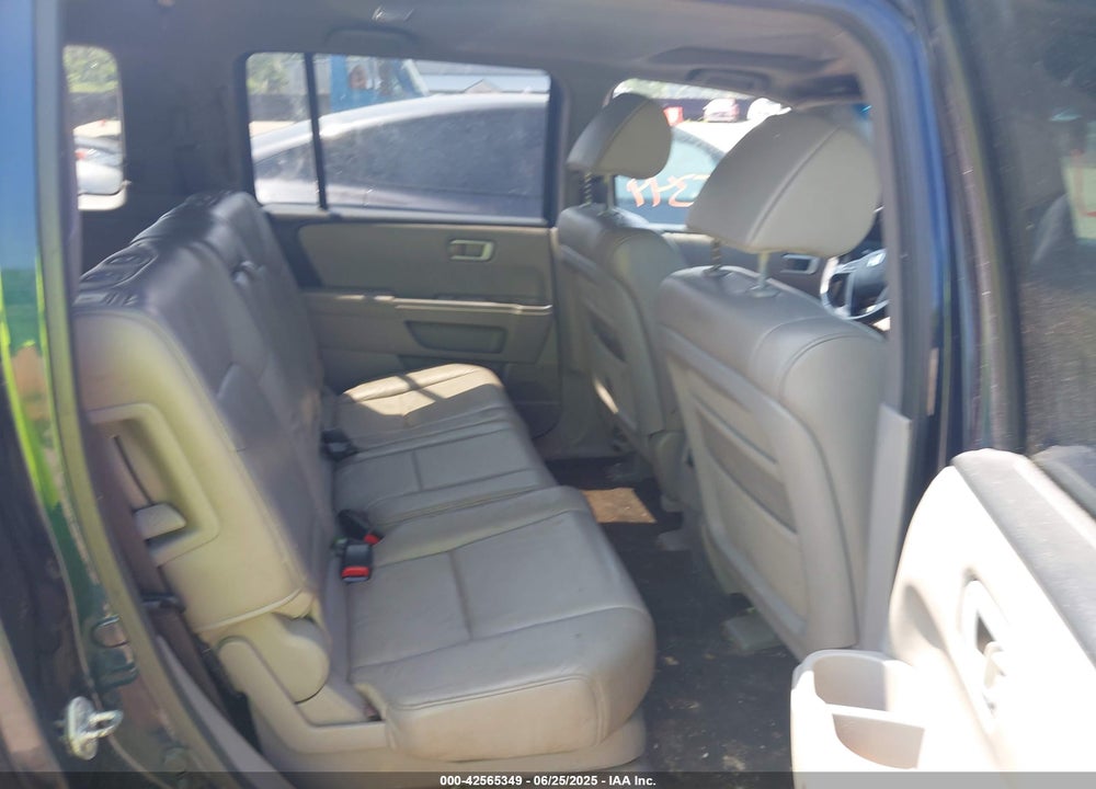 2011 HONDA PILOT VIN: 5FNYF4H58BB074120