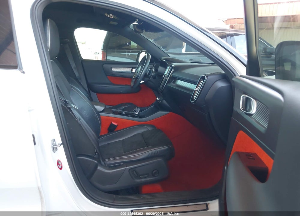 2019 VOLVO XC40 VIN: YV4162XZ5K2016041