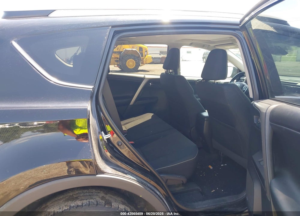 2018 TOYOTA RAV4 VIN: 2T3RFREV1JW744914