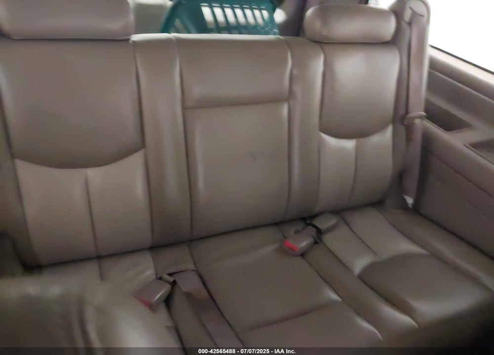 2005 GMC YUKON XL 1500 DENALI VIN: 1GKFK66U75J261438