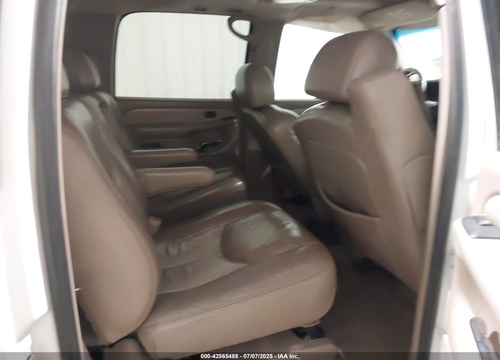 2005 GMC YUKON XL 1500 DENALI VIN: 1GKFK66U75J261438