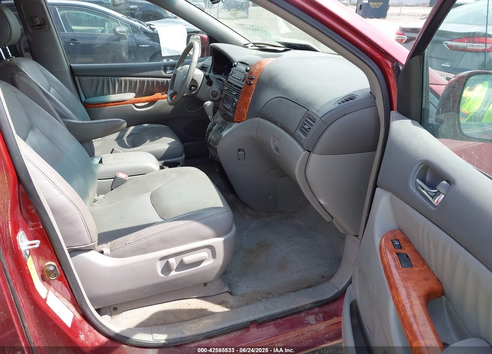 2008 TOYOTA SIENNA XLE VIN: 5TDBK22C58S013745
