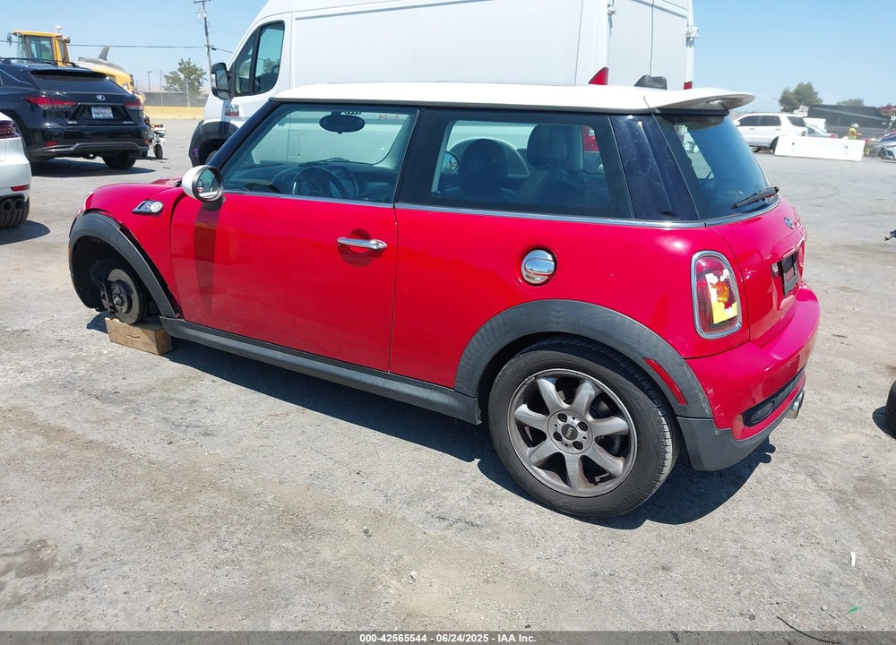 2009 MINI COOPER S VIN: WMWMF73529TW84638